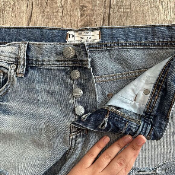 Free People Denim Short Shorts 26 Low Rise Raw Hems Button Fly Distressed - Picture 2 of 12
